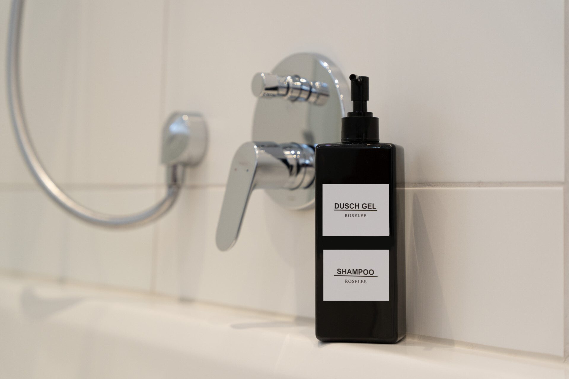 Gastgeschenk Duschgel und Haarshampoo